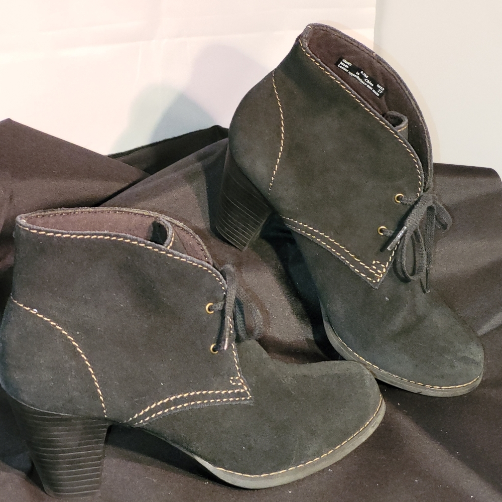 Clark's suede black heeled lace up booties sz 8.5M